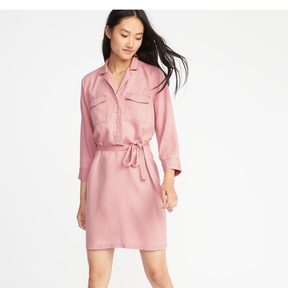 Rose colored T-shirt dress with belt